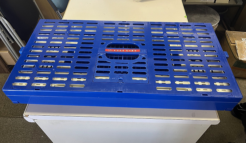 プラスチック・カゴ青 10羽用 7800円 - 画像 (2)