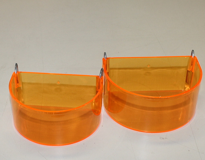 半月エサ入れ 小 350円