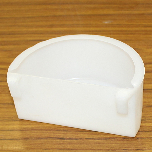 半月エサ入れ-C 小 200円